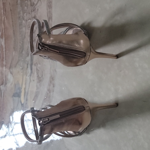 Heels - Picture 2 of 4